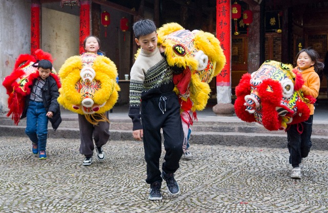 雄獅少年張鎮(zhèn)浩(中) 寧?？h教育局提供.jpg