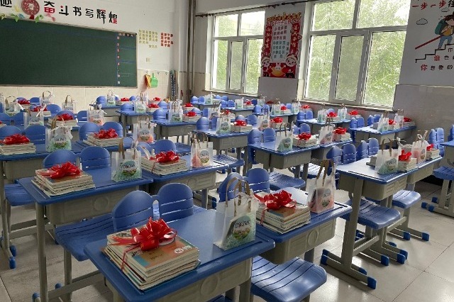 黑龍江五常時(shí)代中學(xué)，煥然一新的教室靜待學(xué)生歸來(lái)。梁丹攝.jpg