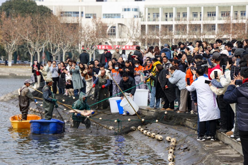 捕魚活動現(xiàn)場。學(xué)校供圖