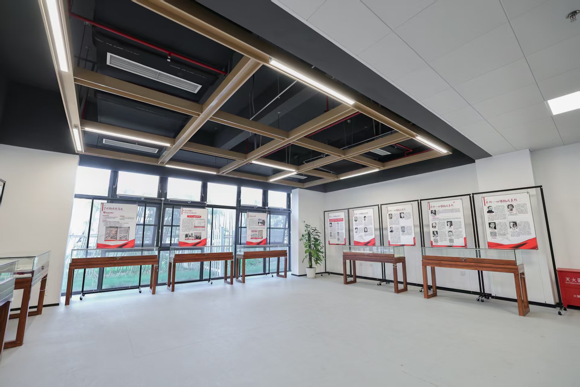 寧波大學抗戰(zhàn)主題紀念展館展覽現(xiàn)場  學校供圖.jpg